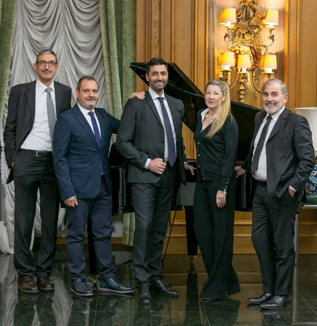 Il team di AD LAB Consulting fotografato nella sede di Roma, professionisti dell'intermediazione assicurativa, finanziaria e immobiliare